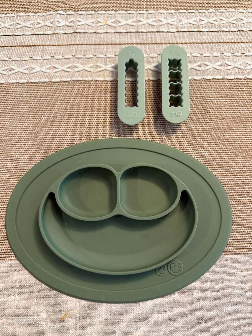 ezpz Silicone Happy Mat with Tiny Foods Sizer Set Sage Green